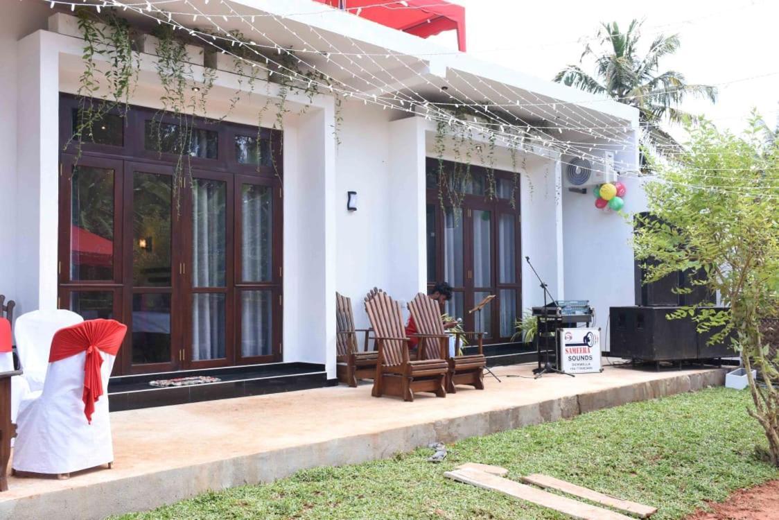 Indunil place hiriketiya Dikwella Bagian luar foto