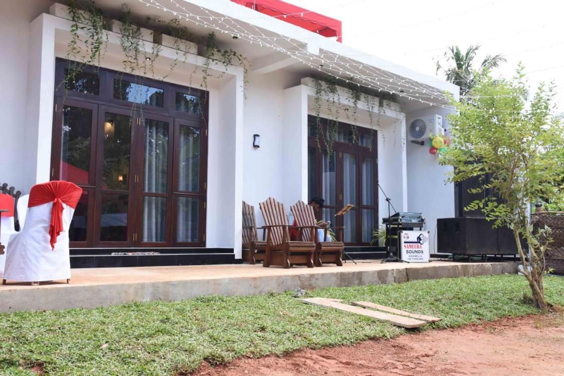 Indunil place hiriketiya Dikwella Bagian luar foto